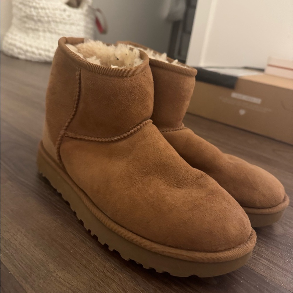 Chestnut uggs women’s size 8